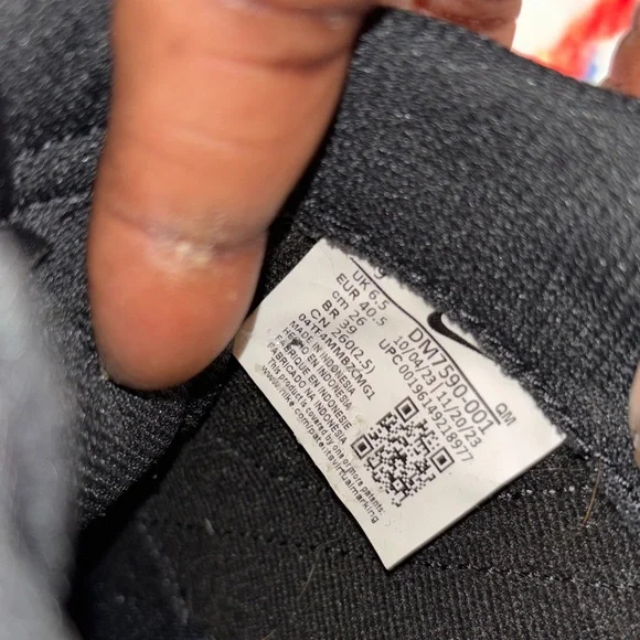 Nike women’s black and White Low-Top platform Sneakers - Picture 5 of 11